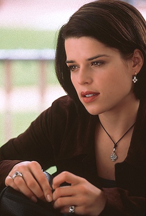   (Neve Campbell)