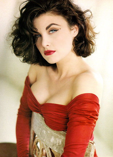   (Sherilyn Fenn)