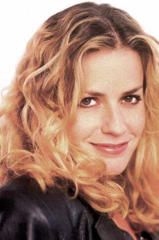   (Elisabeth Shue)