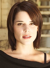   (Neve Campbell)