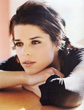   (Neve Campbell)