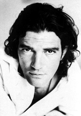   (Antonio Banderas)